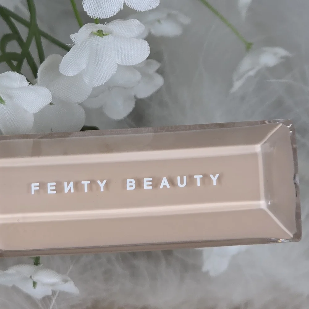 Fenty Beauty Hydrating Longwear Concealer We're Even Shade 150N Light Color New